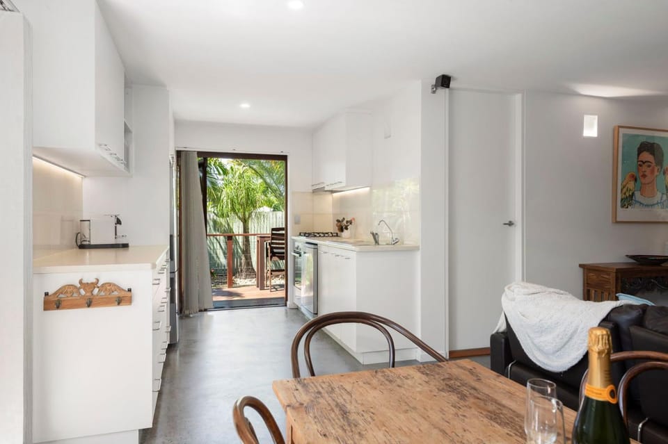Kitchen or kitchenette, dishwasher, minibar
