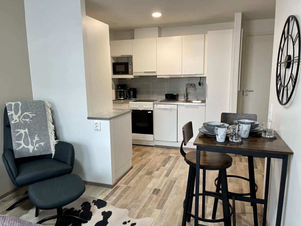 Coffee/tea facilities, Kitchen or kitchenette, Dining area, dishwasher, minibar, pet friendly, stove, toaster