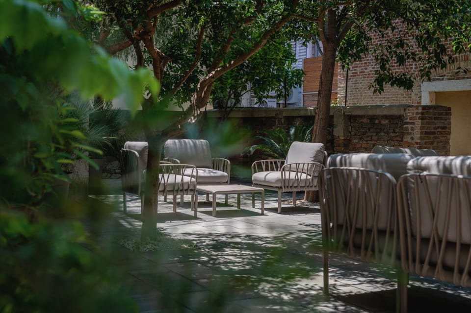 Patio, Day, Garden, Seating area