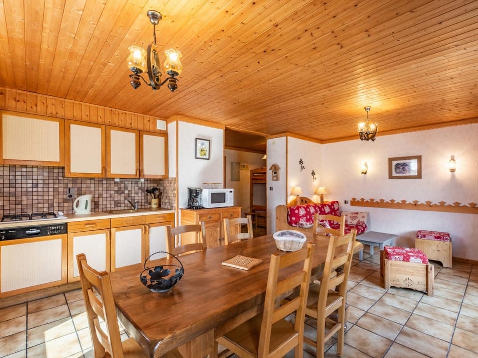 Charmant Appartement 2 Pièces aux Gets - 6 Pers, Proche Centre, Terrasse, Casier à Ski - FR-1-671-22 Apartment in Les Gets