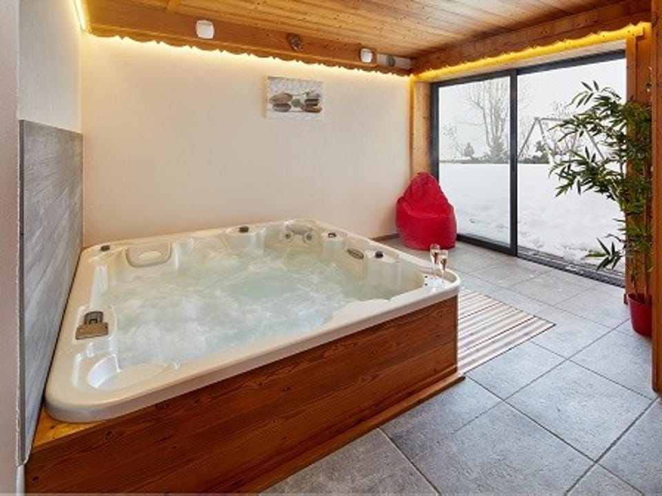 Chalet luxueux avec jacuzzi, sauna et WiFi aux Gets - FR-1-671-83 Chalet in Les Gets