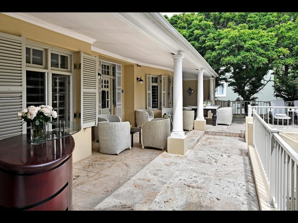 Patio, Facade/entrance