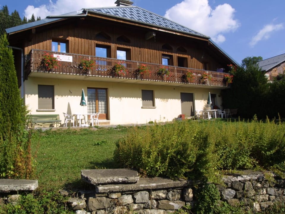Charmant appart. familial avec Wi-Fi, proche ski et centre des Gets, terrasse, garage, animaux admis - FR-1-671-148 Apartment in Les Gets