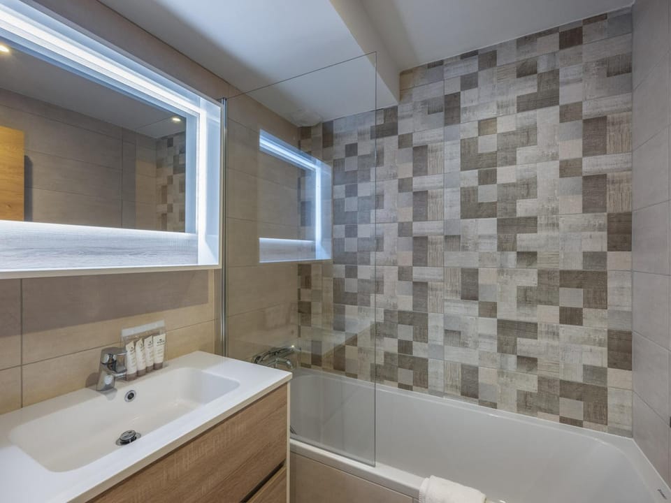Appartement moderne proche des pistes avec parking à Courchevel - FR-1-563-140 Apartment in Saint-Bon-Tarentaise