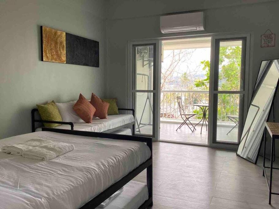 Modern Chic Beachfront Unit at Canyon Cove Nasugbu Apartment in Nasugbu