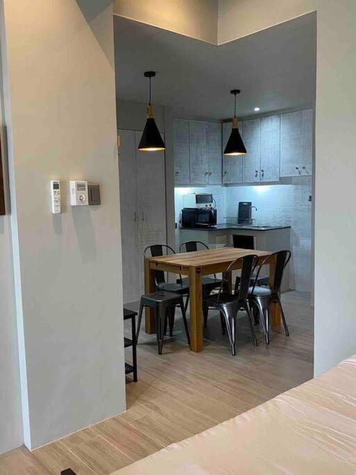 Modern Chic Beachfront Unit at Canyon Cove Nasugbu Apartment in Nasugbu