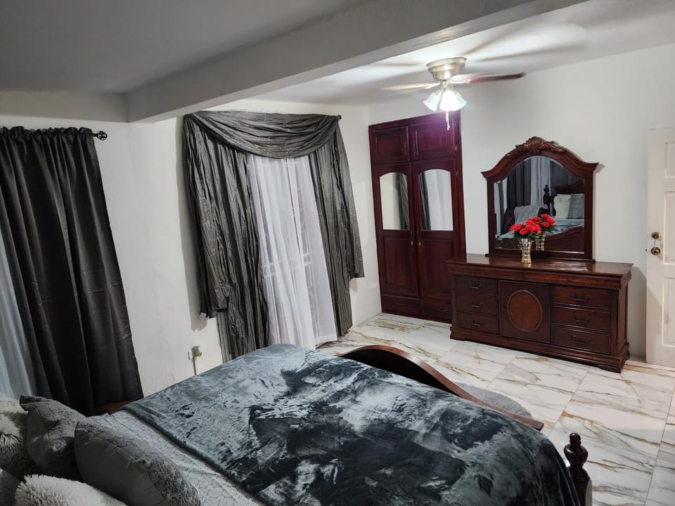Photo of the whole room, Bedroom