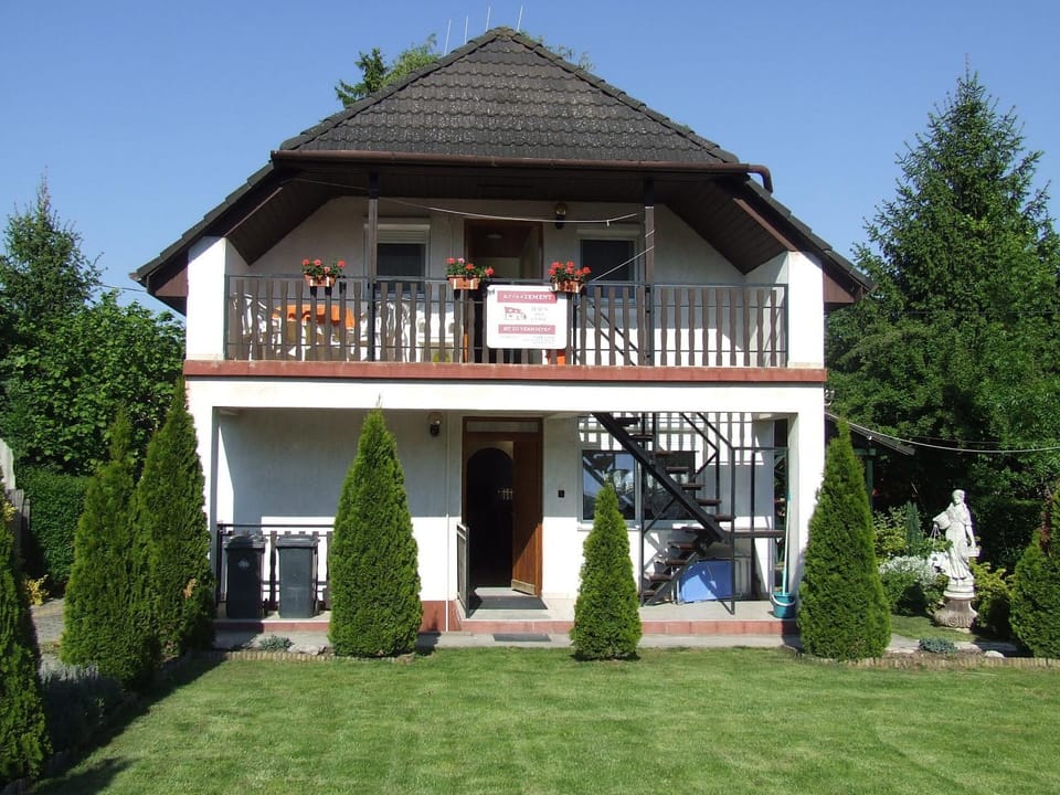 Facade/entrance, Garden