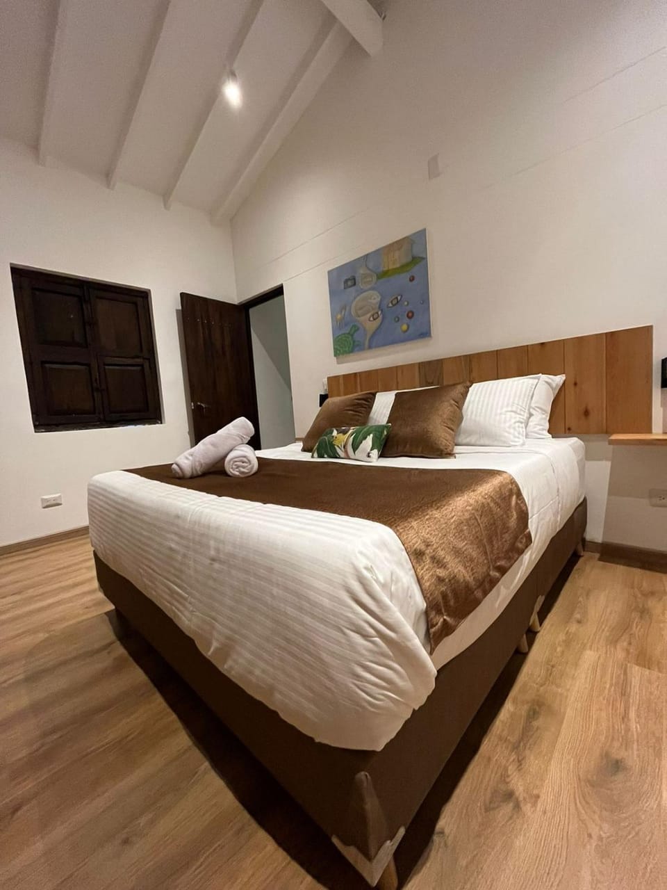 Bedroom, towels
