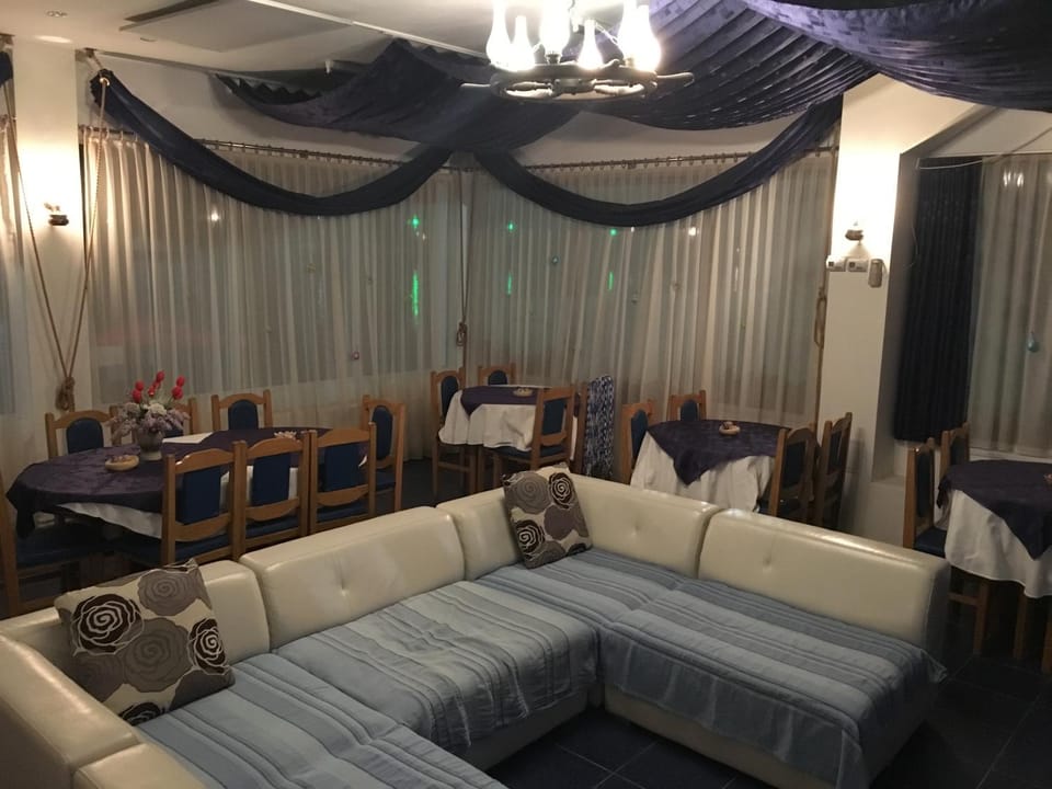Restaurant/places to eat, Communal lounge/ TV room, Living room, Lobby or reception, Seating area, Internal: Not applicable to any particular room
