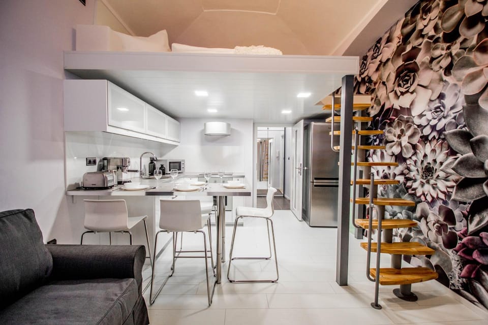 Kitchen or kitchenette, Bedroom