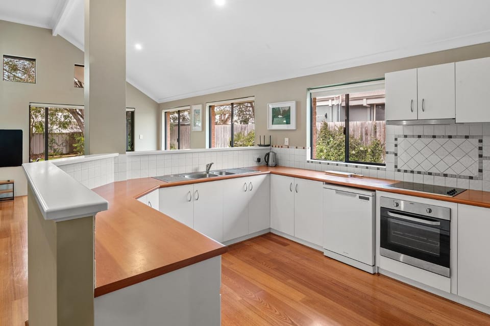 Kitchen or kitchenette, dishwasher, minibar, pet friendly, stove