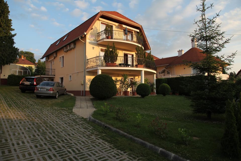 Property building, Facade/entrance, Parking