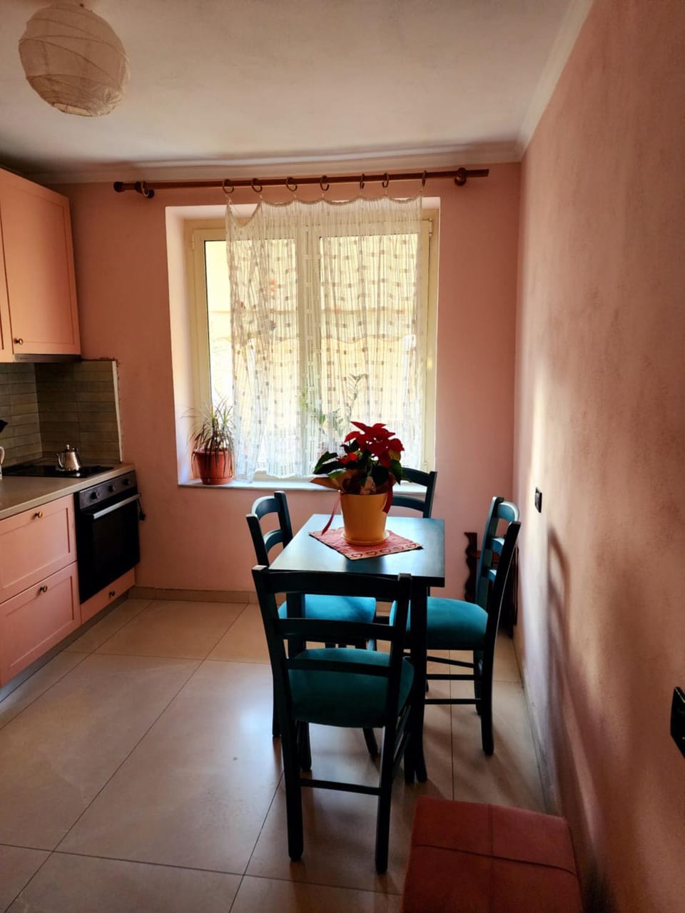 Kitchen or kitchenette, Dining area, minibar, oven
