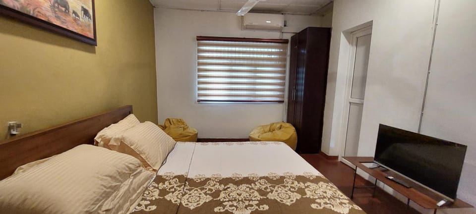 Bed, TV and multimedia, Bedroom, air conditioner