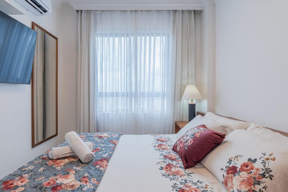 Bed, Photo of the whole room, Bedroom, towels, air conditioner