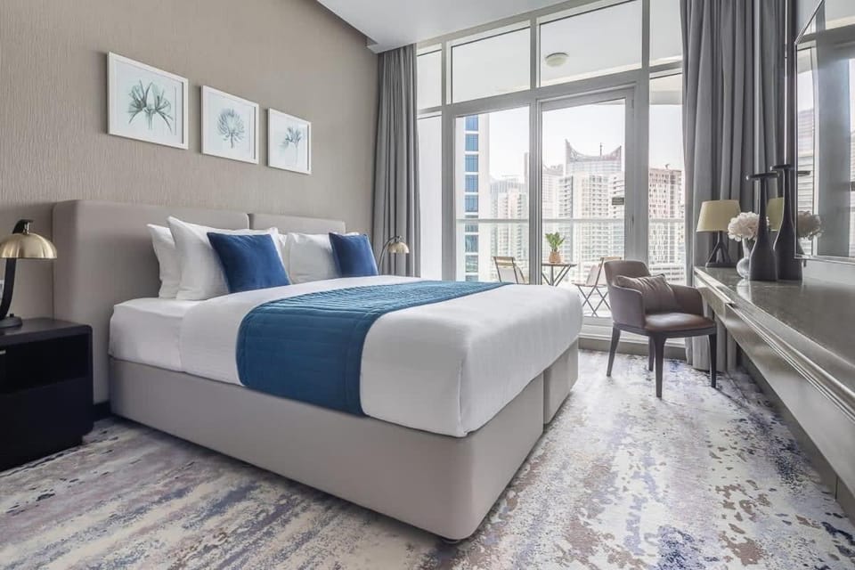 Frank Porter - DAMAC Prive Apartment in Dubai