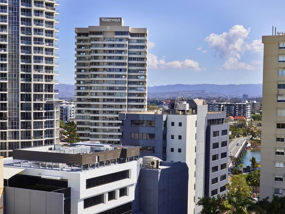 Stay in the heart of Surfers Apartment in Surfers Paradise Boulevard