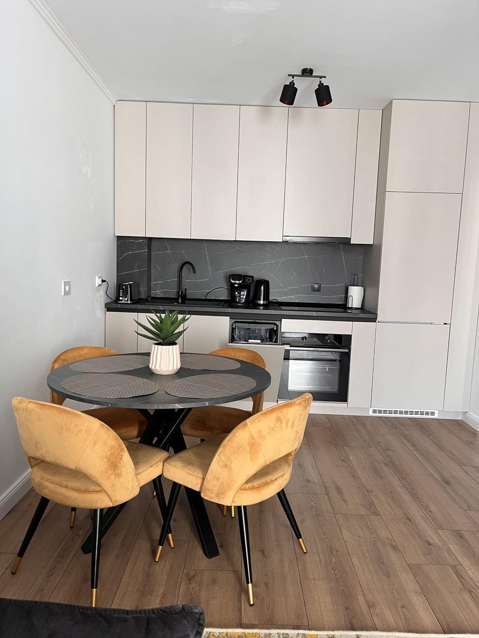 Kitchen or kitchenette, Kitchen or kitchenette, Dining area, dishwasher, pet friendly, stove, toaster