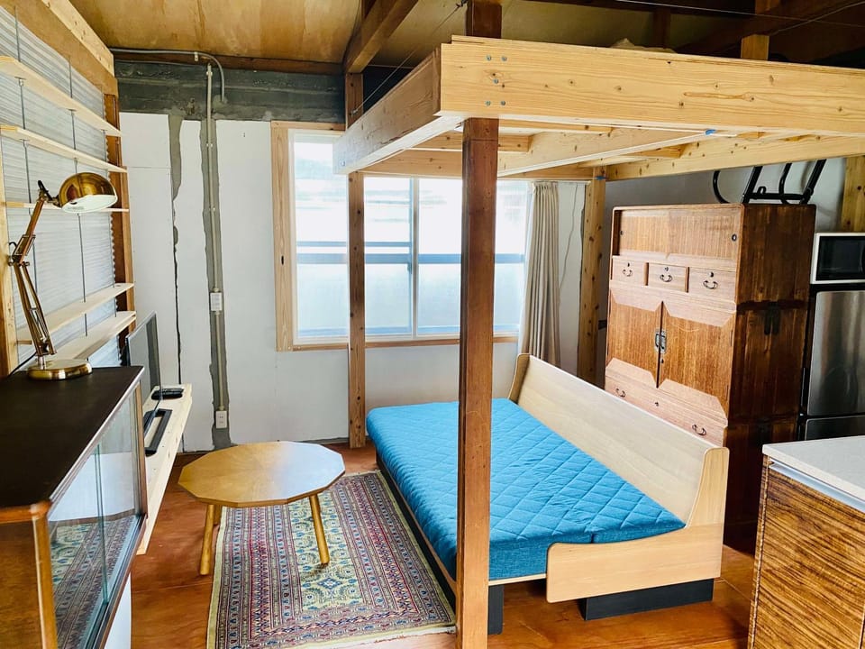 Bed, Living room
