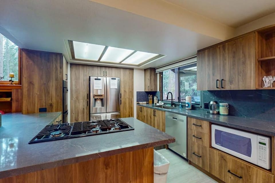 Tranquil Pines Estate House in Shaver Lake