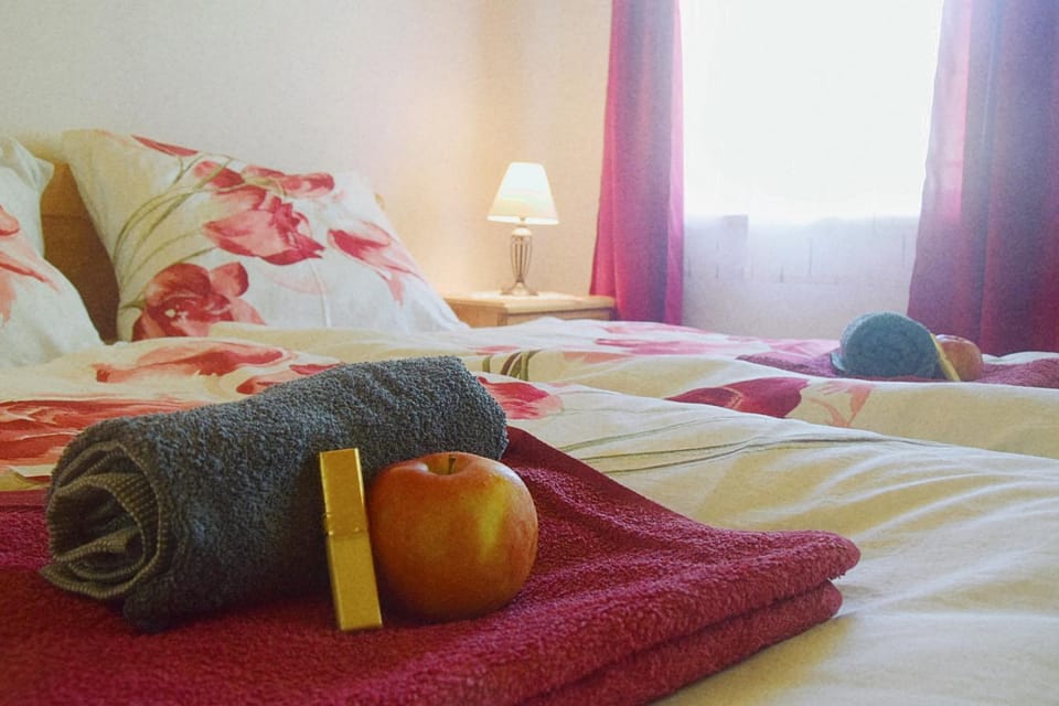 Bed, Photo of the whole room, Bedroom, towels
