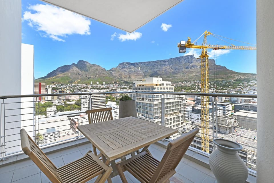 Naomi - Designer Penthouse in the Heart of Cape Town Apartment in Cape Town
