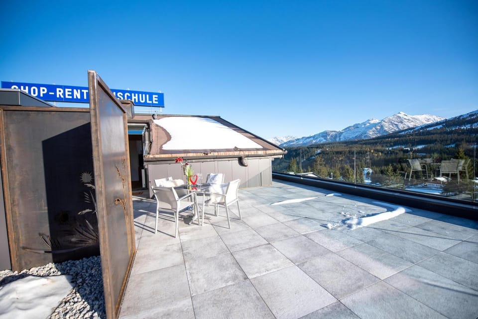 Balcony/Terrace, Mountain view