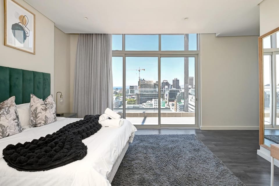 Gigi - Designer PH with 180° views of City, Moutain & Ocean Apartment in Cape Town