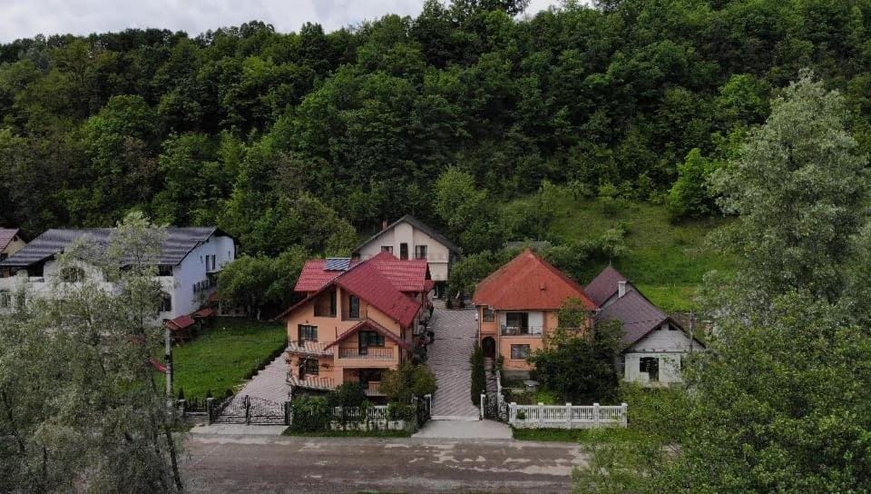 Dupa apa la Razvan Bed and Breakfast in Romania