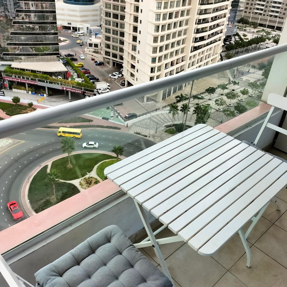 Luxury Private Apartment 6 pax in Tecom next to Metro station Apartment in Dubai