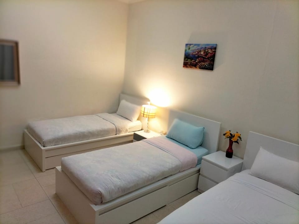 Luxury Private Apartment 6 pax in Tecom next to Metro station Apartment in Dubai
