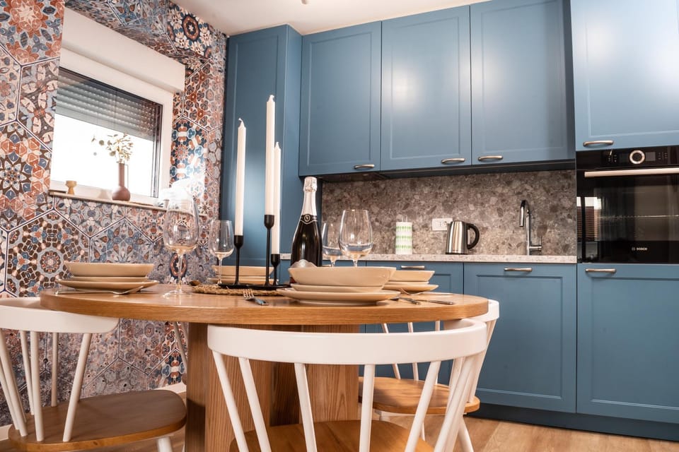 Coffee/tea facilities, Kitchen or kitchenette, Dining area, dishwasher, minibar, pet friendly, stove