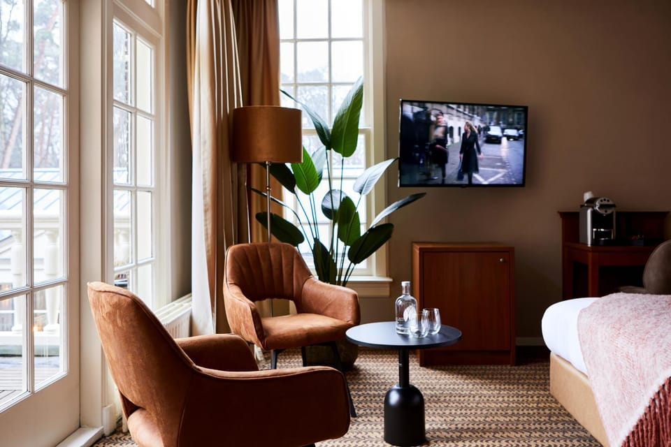 Seating area, Bedroom
