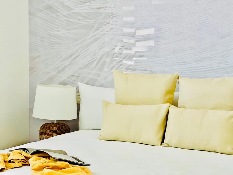 Bed, Living room, Photo of the whole room, Bedroom