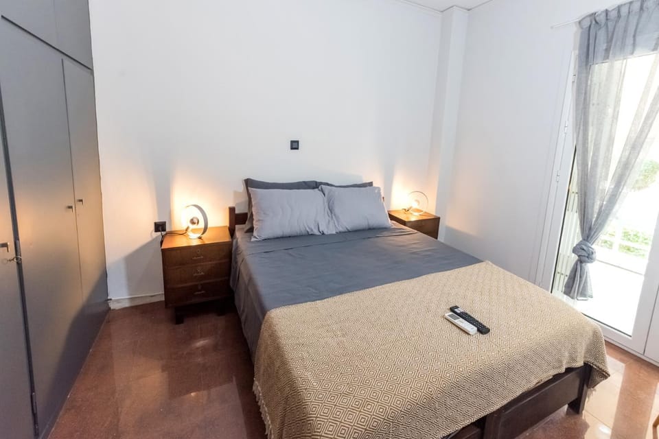 Bed, Bedroom, towels, wardrobe