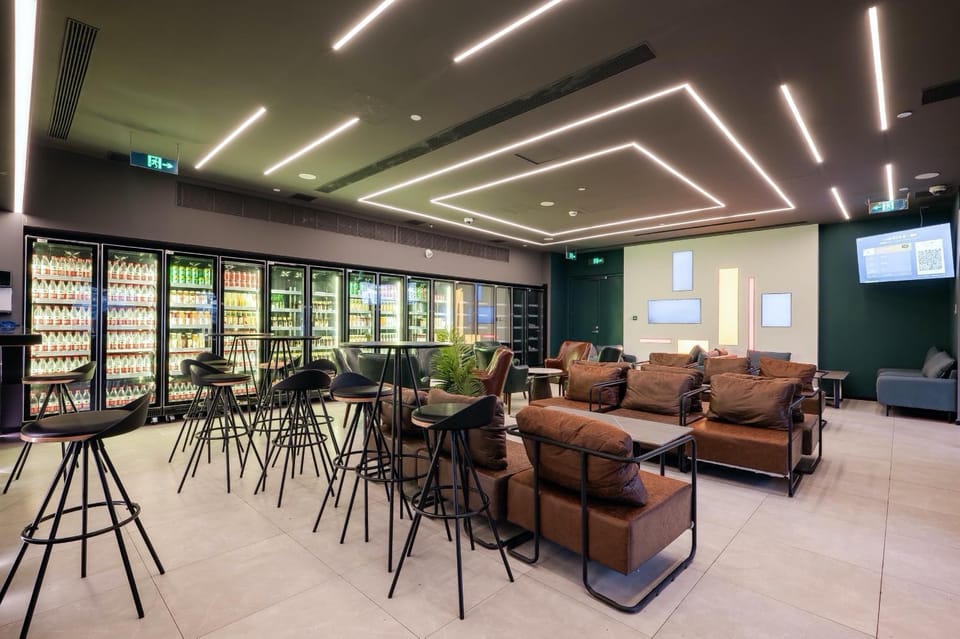 Communal lounge/ TV room