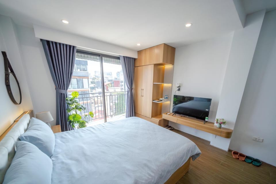 TV and multimedia, Balcony/Terrace, Photo of the whole room, Bedroom