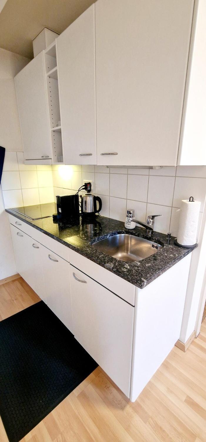 Coffee/tea facilities, Kitchen or kitchenette, dishwasher, microwave, stove, kitchen, kitchen
