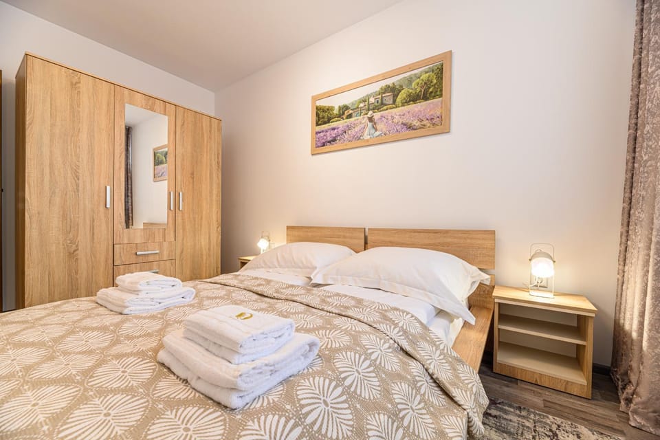 Bed, Bedroom, towels, wardrobe