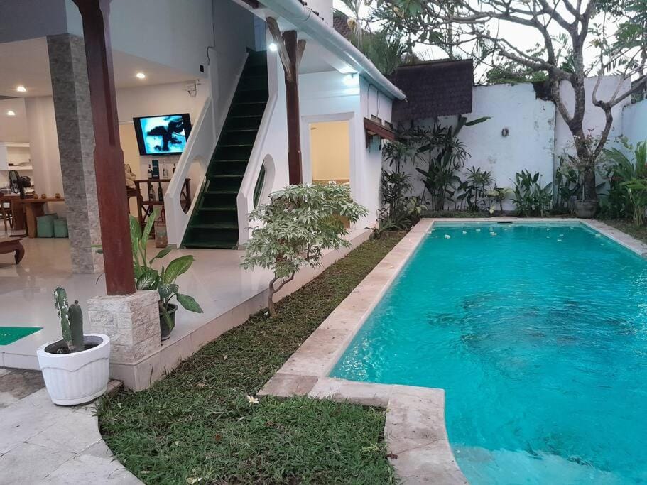 Swimming pool