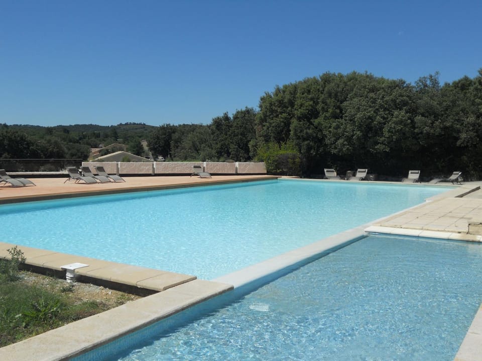 Day, Swimming pool