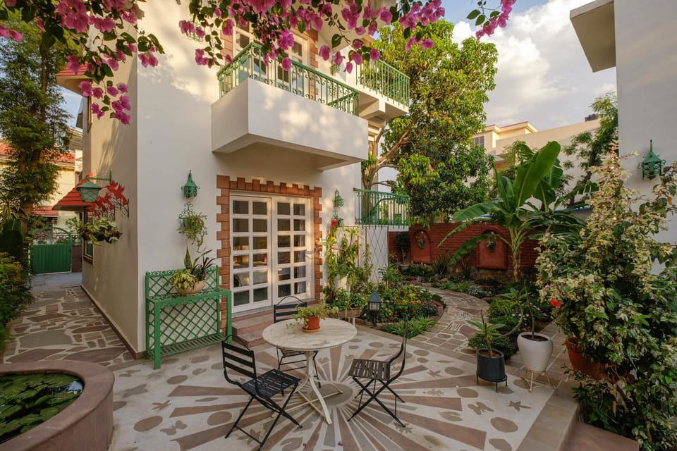 Property building, Patio, Day, Garden, Balcony/Terrace, Garden view