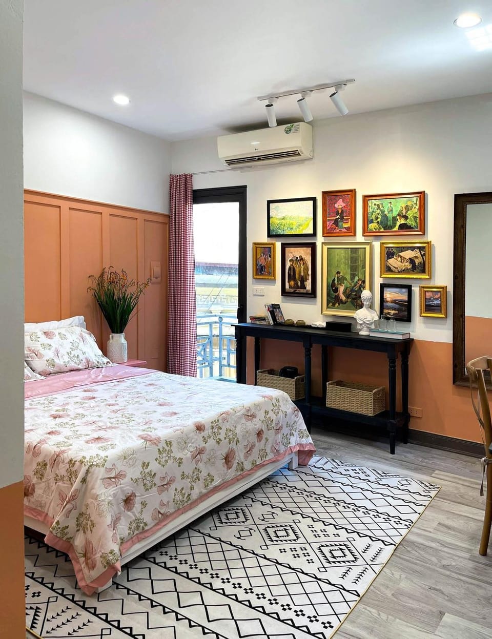 Bed, Photo of the whole room, air conditioner