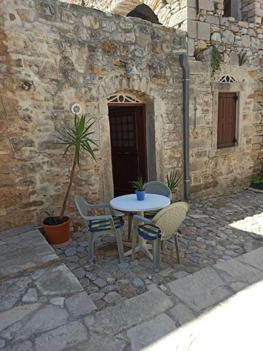 Medieval Country House in Mastichochoria Apartment in Decentralized Administration of the Aegean