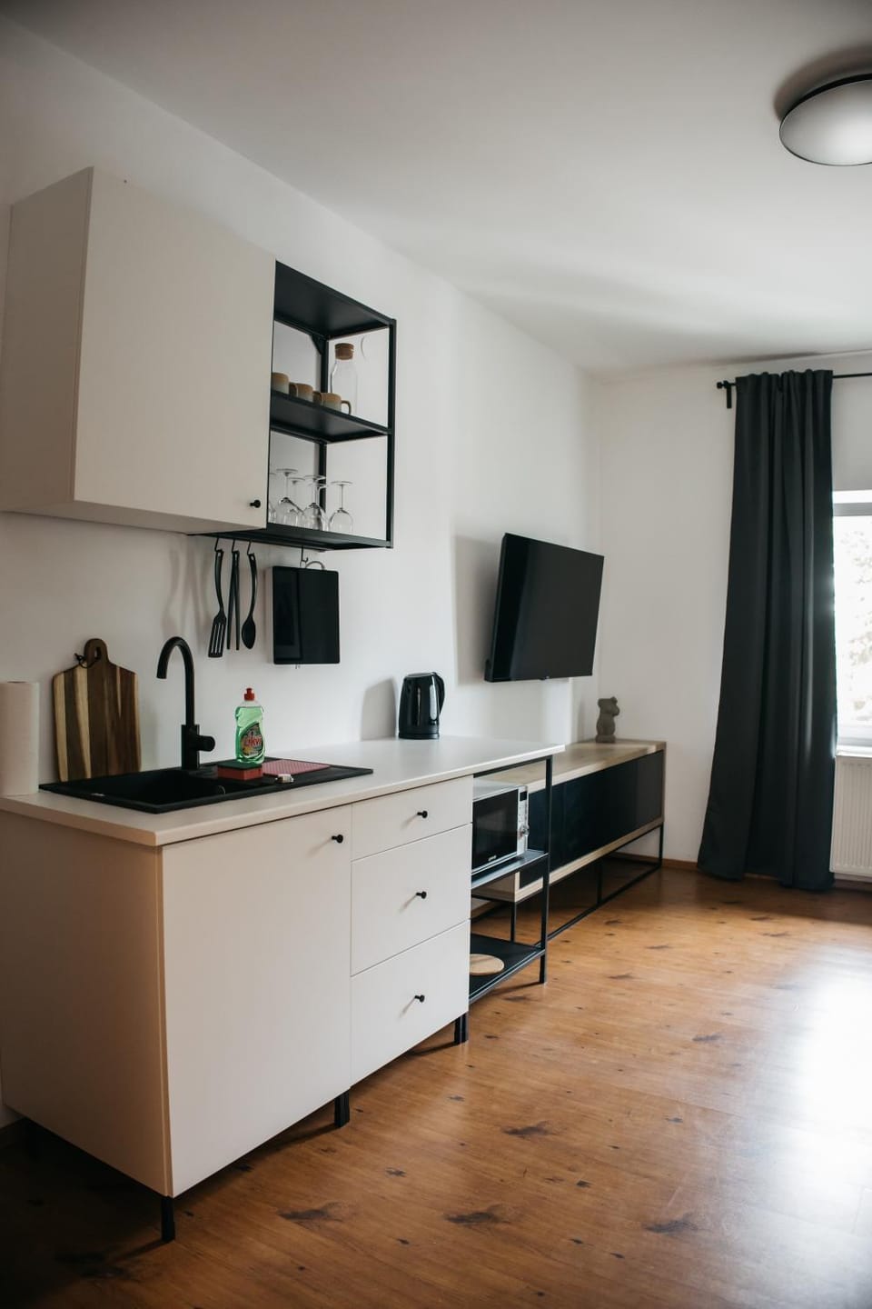 TV and multimedia, Coffee/tea facilities, Kitchen or kitchenette, minibar