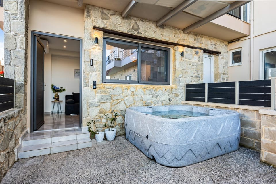 Hot Tub, Hot Tub, Balcony/Terrace