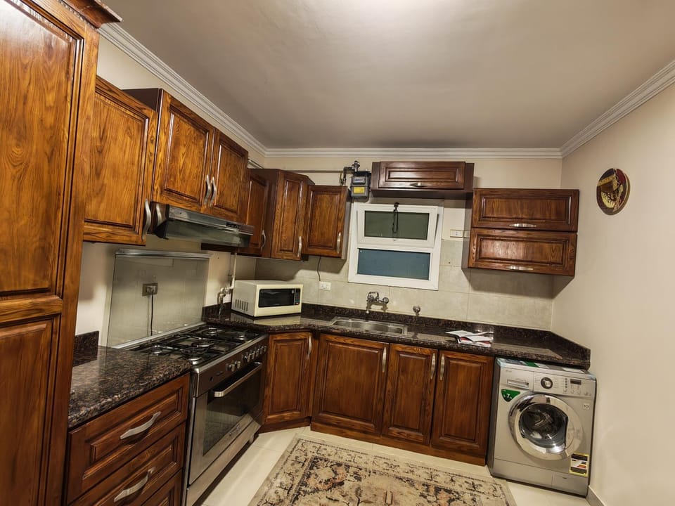 للسيدات Master bedroom for ladies only Sheik Zayed Vacation rental in Egypt