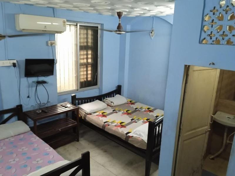 Centerpoint Guest House Bed and Breakfast in Kolkata
