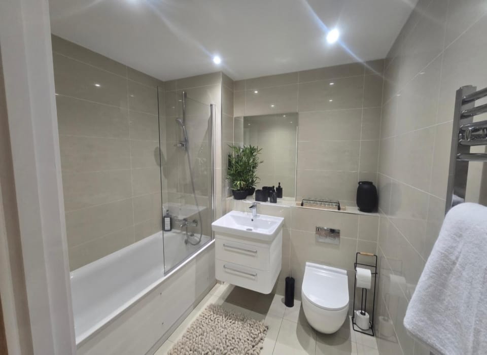 Shower, Toilet, Bathroom, Bath, towels